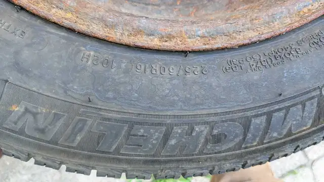 Michelin X-Ice Winter tires on steel rims - 255/60 R16 in Tires & Rims in Kitchener / Waterloo - Image 4