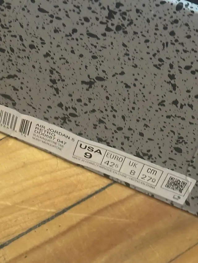 Air Jordan Retro 5 Aqua in Men's Shoes in City of Montréal - Image 7