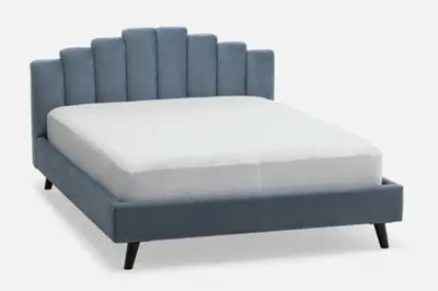 DERNIÈRE CHANCE - VENTE - Matelas Kingsdown + Lit, View more