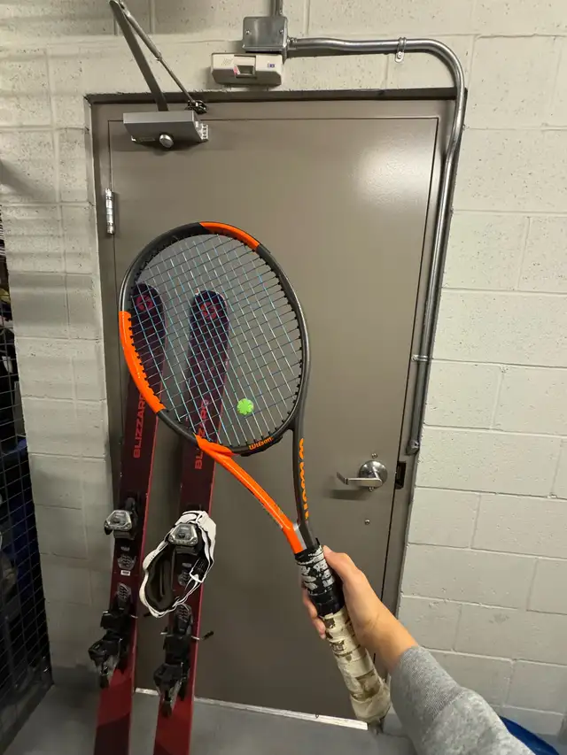 Wilson Tennis Racquet – 100 sq in / 9.4 oz – $30 (White Rock ) in Tennis & Racquet in Delta/Surrey/Langley - Image 5