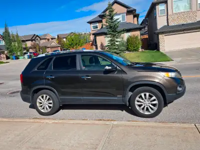 2011 Kia Sorento EX. V6, AWD. If you are reading this, it's available. No accidents or lights on. Le...