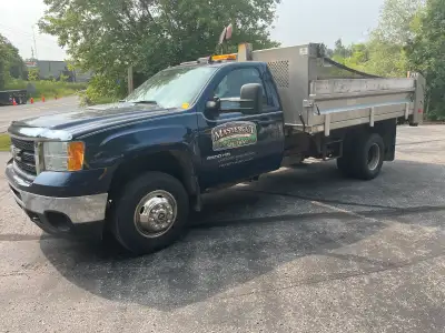 2012 GMC 3500 series 2 WD with an 11 foot Dell aluminum dump box One owner 77,000 km well-maintained...