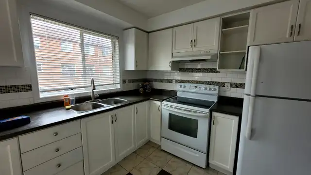 Townhouse in Brampton for Rent in Long Term Rentals in Mississauga / Peel Region - Image 9