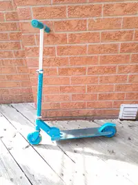 Scooter Street Runner with Light Up LED Wheels for Kids