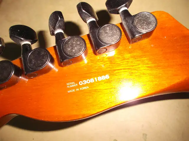 Fender telecaster special edition HH Amber in Guitars in Sherbrooke - Image 6