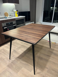 Selena Table from Structube 
