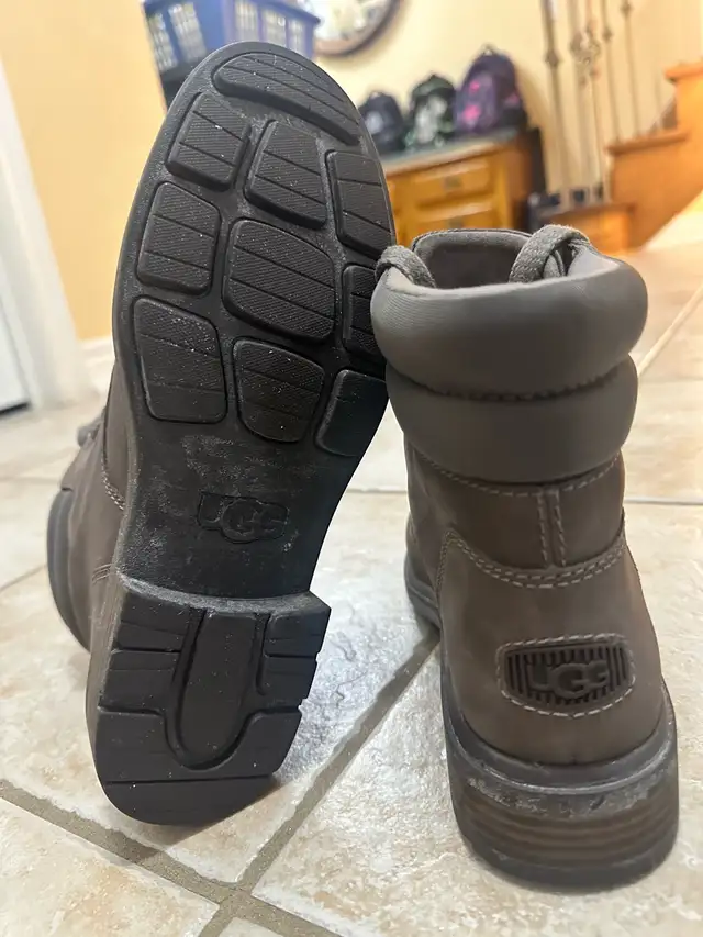 UGG Women’s Winter Boots,shoes,Ankle Bootie &Flats in Women's - Shoes in Mississauga / Peel Region - Image 3