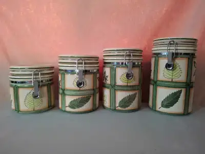 4 piece canister set Good Condition Pickup in sundre and cash only