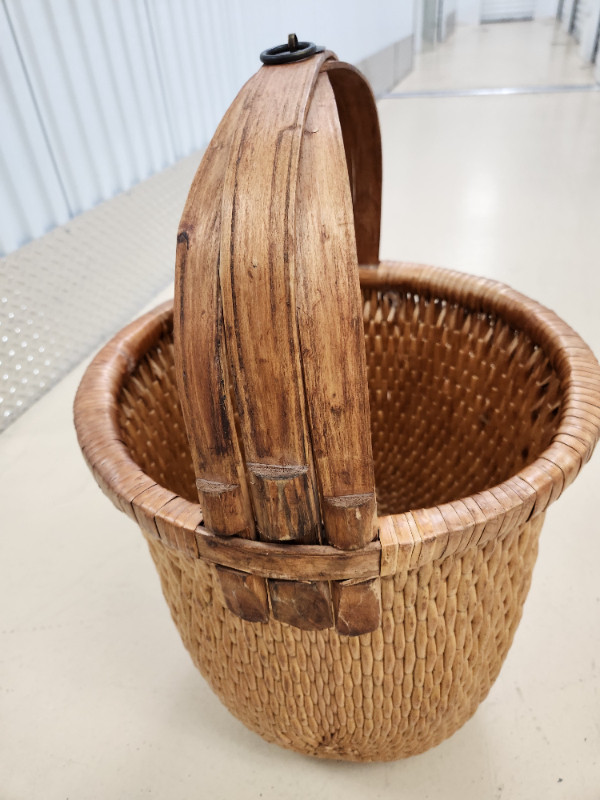Antique Chinese Hand-Woven Rice Basket in Arts & Collectibles in Ottawa