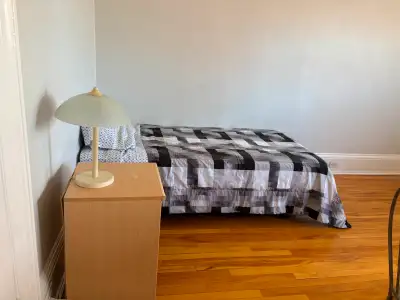 EXTRA LARGE ROOM FOR RENT - SANDY-HILL