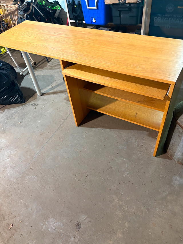 Computer desk in Desks in Edmonton - Image 2