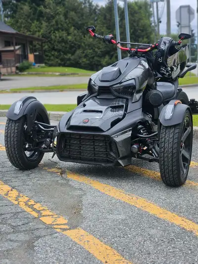Ryker 2022 900 Sport style unique et fait tourner les têtes avec beaucoup extra. Son incroyable. Vie...