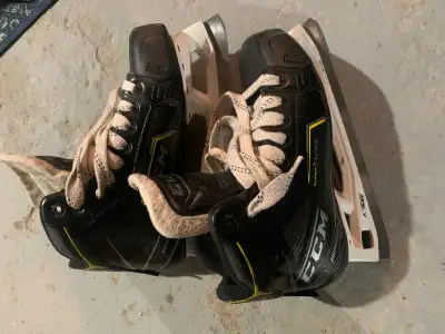 Men's CCM Goalie Skates size 5.5, View more