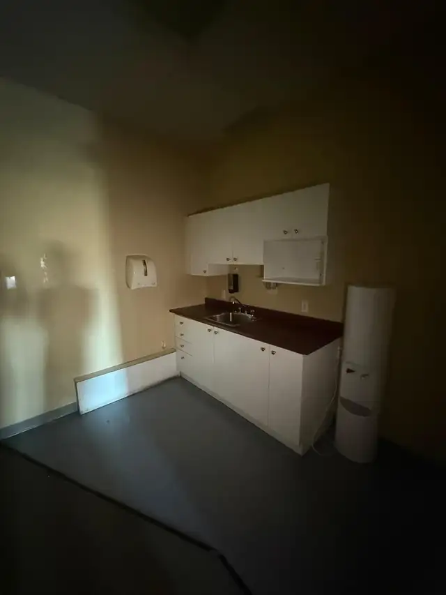Retail / commercal place for rent in Long Term Rentals in Cornwall - Image 10