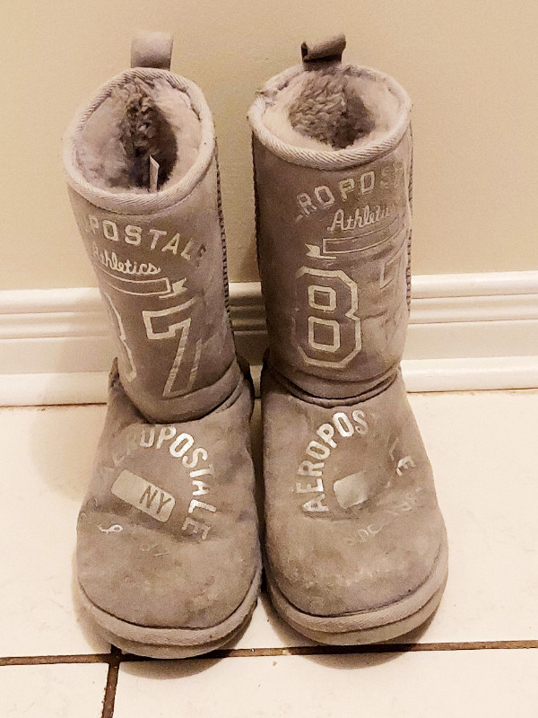 Light Grey Uggs in Women's - Shoes in Mississauga / Peel Region
