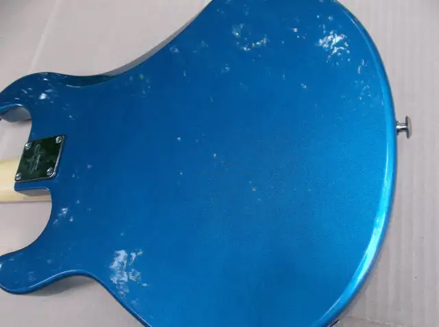 Music man OLP 5 strings bass guitar in Guitars in Sherbrooke - Image 7