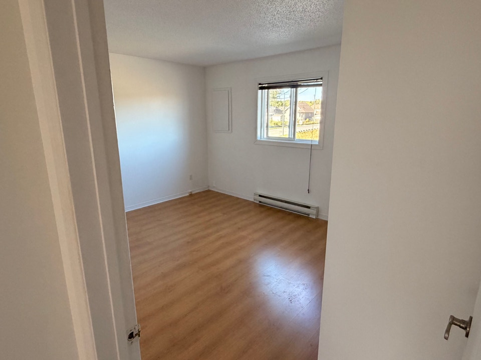 2 chambres à coucher. 2 bedrooms for rent 3