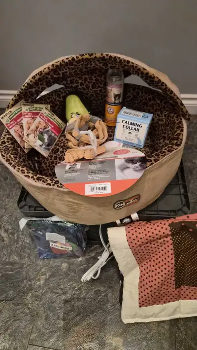 1. Brand new K&H thermo indoor kitty bed 2. Used large Petmate Portion right Programmable pet feeder...