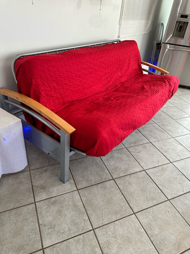 futon …. dans Sofas et futons  à Lanaudière
