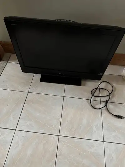 Selling a working Sony Bravia 32” lcd tv model# kdl-32s3000. No remote is included just the tv and p...