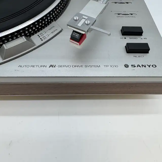 Sanyo TP-1010 Semi Automatic W/ Auto Return Belt Drive Turntable in Stereo Systems & Home Theatre in City of Toronto - Image 6