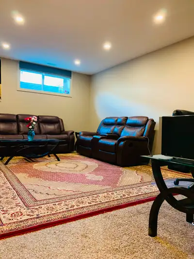 Spacious Basement Suite with Private Entrance – Evergreen SW