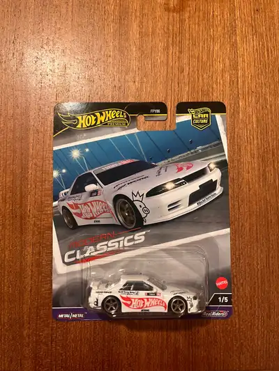 Hot Wheels Premium Modern Classics NISSAN SKYLINE GTR R32 PANDE, View more