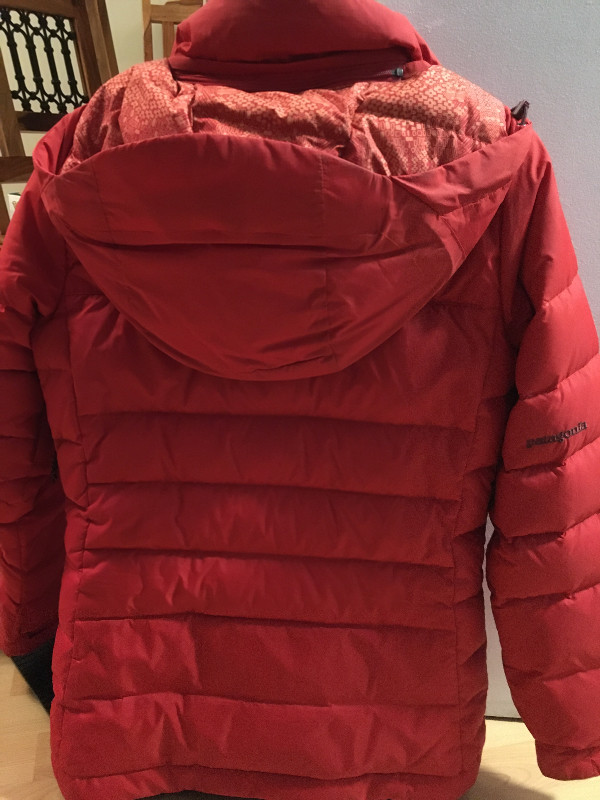Manteau d’hiver pour femme small  Patagonia de garde qualité dans Femmes - Hauts et vêtements d'extérieur  à Drummondville - Image 2