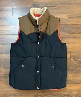 Men's H&M Puffer Vest. Size Small, View more