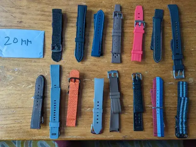 LOT of 22 20mm watch straps leather fabric nato rubber silicone in Jewellery & Watches in Longueuil / South Shore - Image 2
