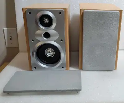 NEXXTECH(RadioShack) BOOKSHELF SPEAKER SET, View more