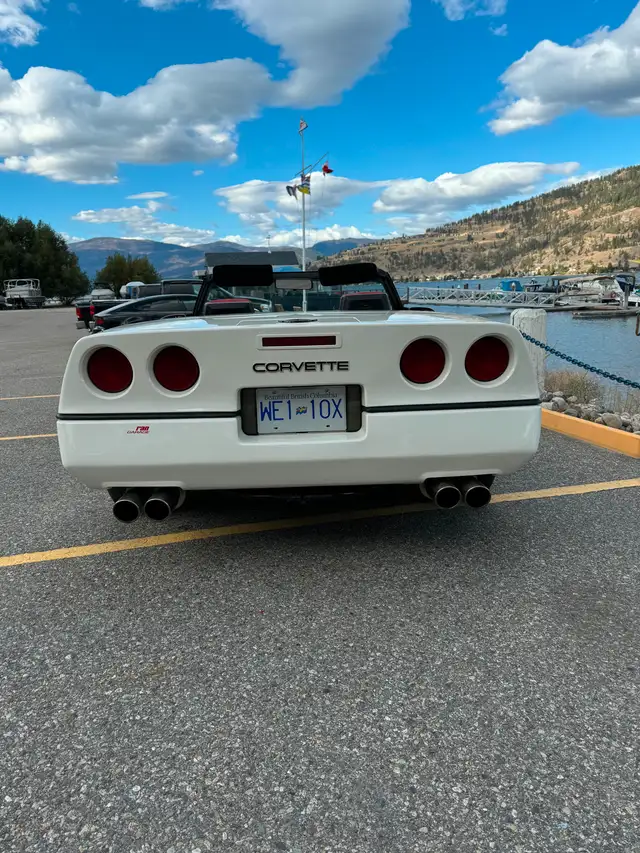 Corvette Convertible 1987 in Classic Cars in Vernon - Image 3