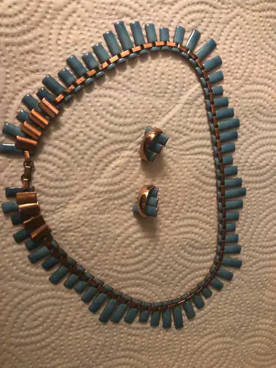A beautiful turquoise and copper colored necklace with matching ear rings. All clasps and links in g...