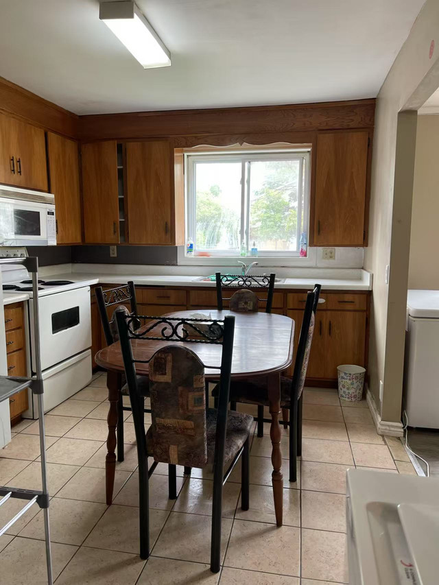 AC | $650/Room | Student Group Rental – 5-Bedroom House UW/WLU in Long Term Rentals in Kitchener / Waterloo - Image 3