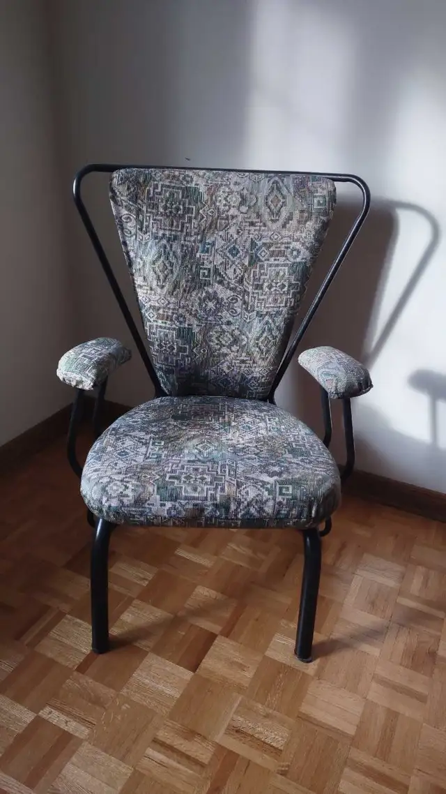 Armchair, beautiful, never used, by Amisco Industries in Chairs & Recliners in Markham / York Region - Image 2