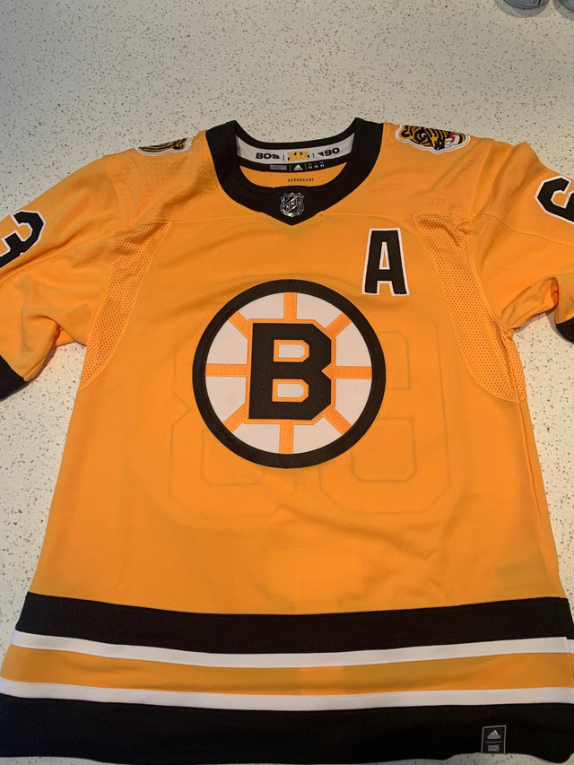  Brad Marchand Signed Reverse Retro 1.0 Jersey Adidas 52 in Hockey in Longueuil / South Shore - Image 2