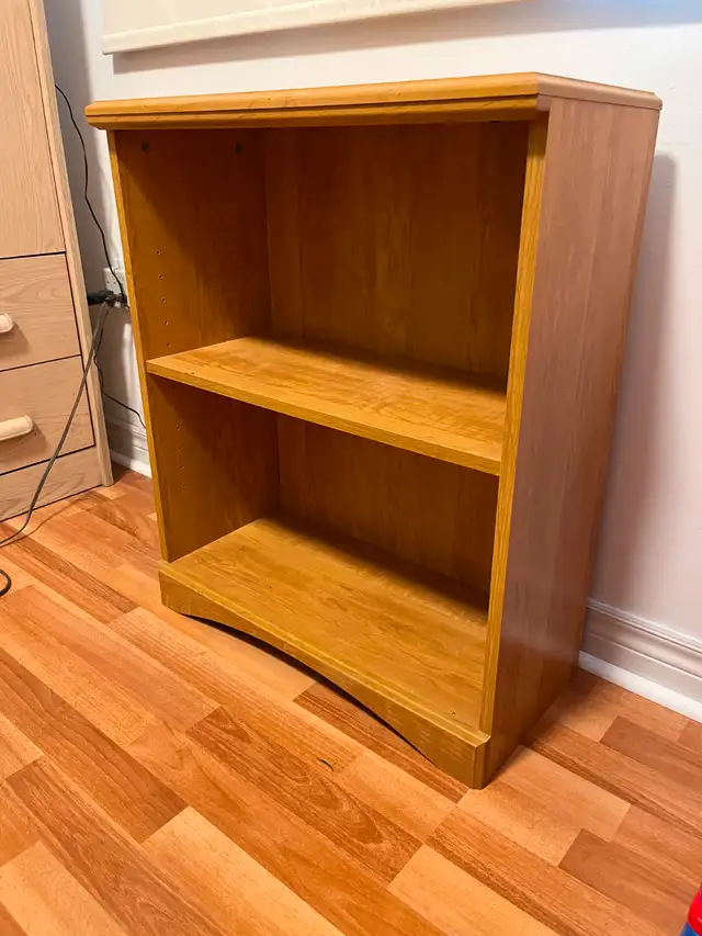 Small bookcase, display case or night stand in Bookcases & Shelving Units in Markham / York Region - Image 4