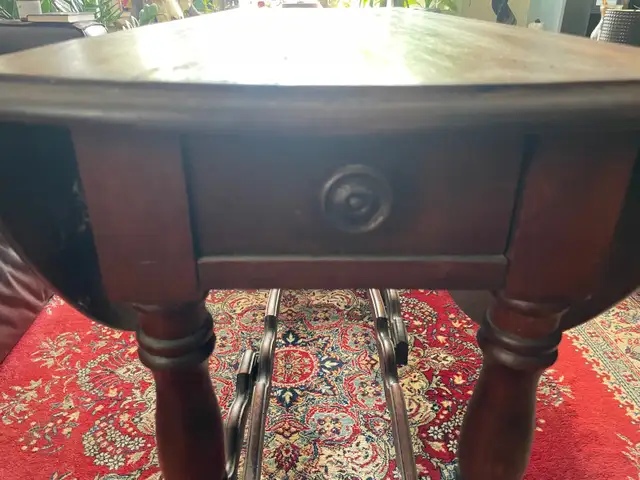 Antique English Solid Walnut Gate leg Table in Dining Tables & Sets in City of Toronto - Image 7