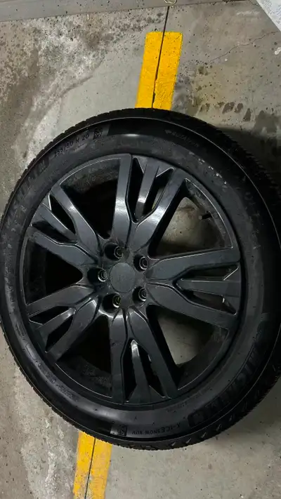 Selling a complete set of winter tires with rims from Acura MDX. Tire Brand: Michelin X-Ice Snow SUV...
