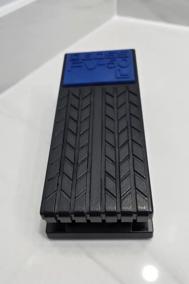 BOSS FV-50L Stereo Volume Pedal in Amps & Pedals in Mississauga / Peel Region - Image 3