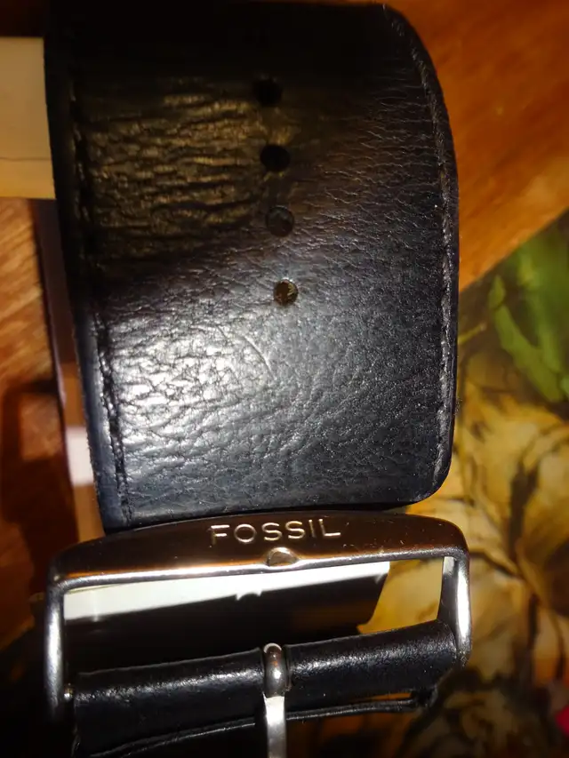 montre Fossil pour homme avec bracelet large en cuir noir in Jewellery & Watches in City of Montréal - Image 6