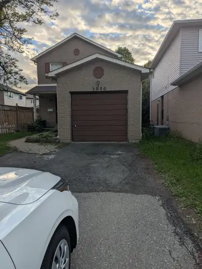 Females Only Rental House, Mississauga Meadowvale , VACANT , Parking , Urgent . Address 3080 Barthol...