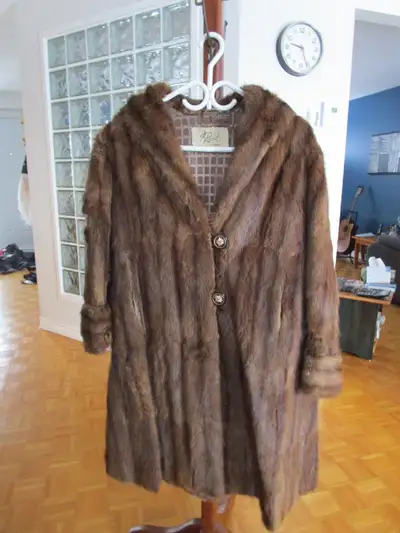 Manteau de fourrure de femme, View more