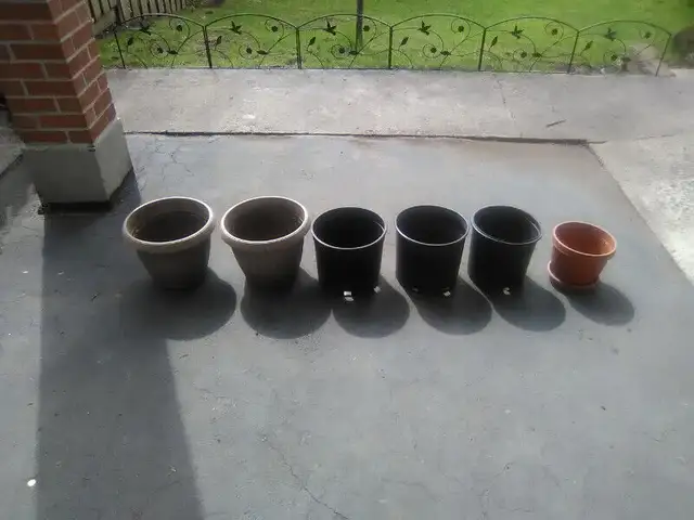 GLGL         6 GRANDS POTS POUR PLANTES. in Plants, Fertilizer & Soil in City of Montréal - Image 4