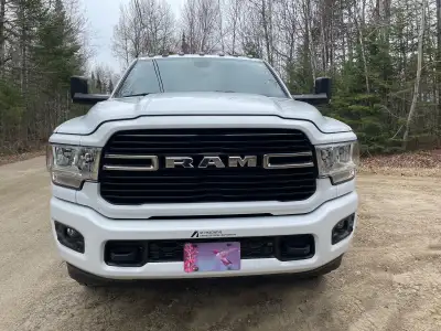 Ram 3500 Crew Cab, 4x4, Big Horn, 6.4 l Hemi/essence, boîte 8 pieds. Plan Or 200000 km 5 ans jusqu’a...