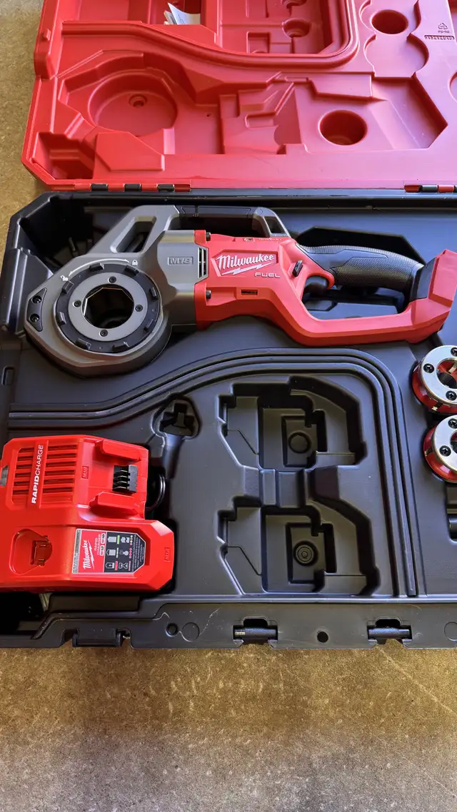 MILWAUKEE 2870-22 M18 FUEL COMPACT PIPE THREADER in Power Tools in Kawartha Lakes - Image 6