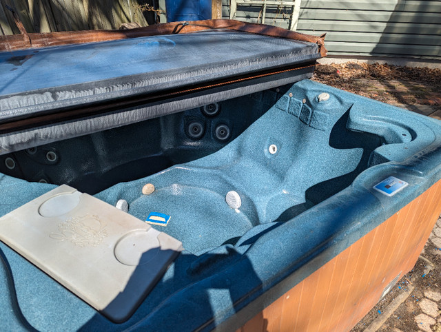 Hot Tub for free in Hot Tubs & Pools in North Bay - Image 2