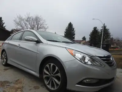 Looking for a reliable, fuel-efficient, and comfortable ride? This 2014 Hyundai Sonata is in great c...
