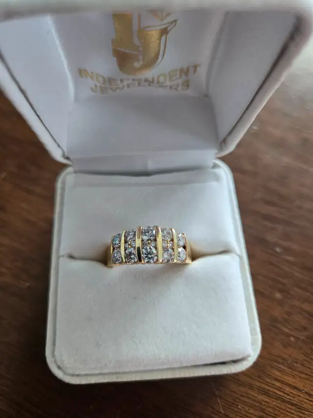 Estate Sale Diamond & Gold Ring63738353313795120