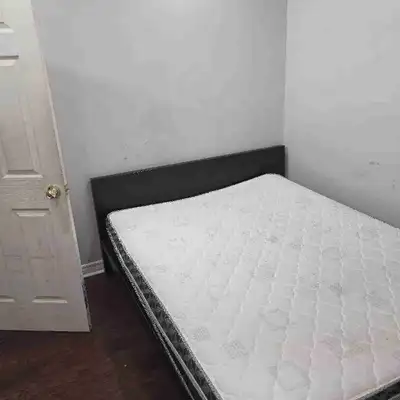 bedroom for rent in townhouse. The house is equiped with 2 shared washrooms and 1 shared kitchen wit...